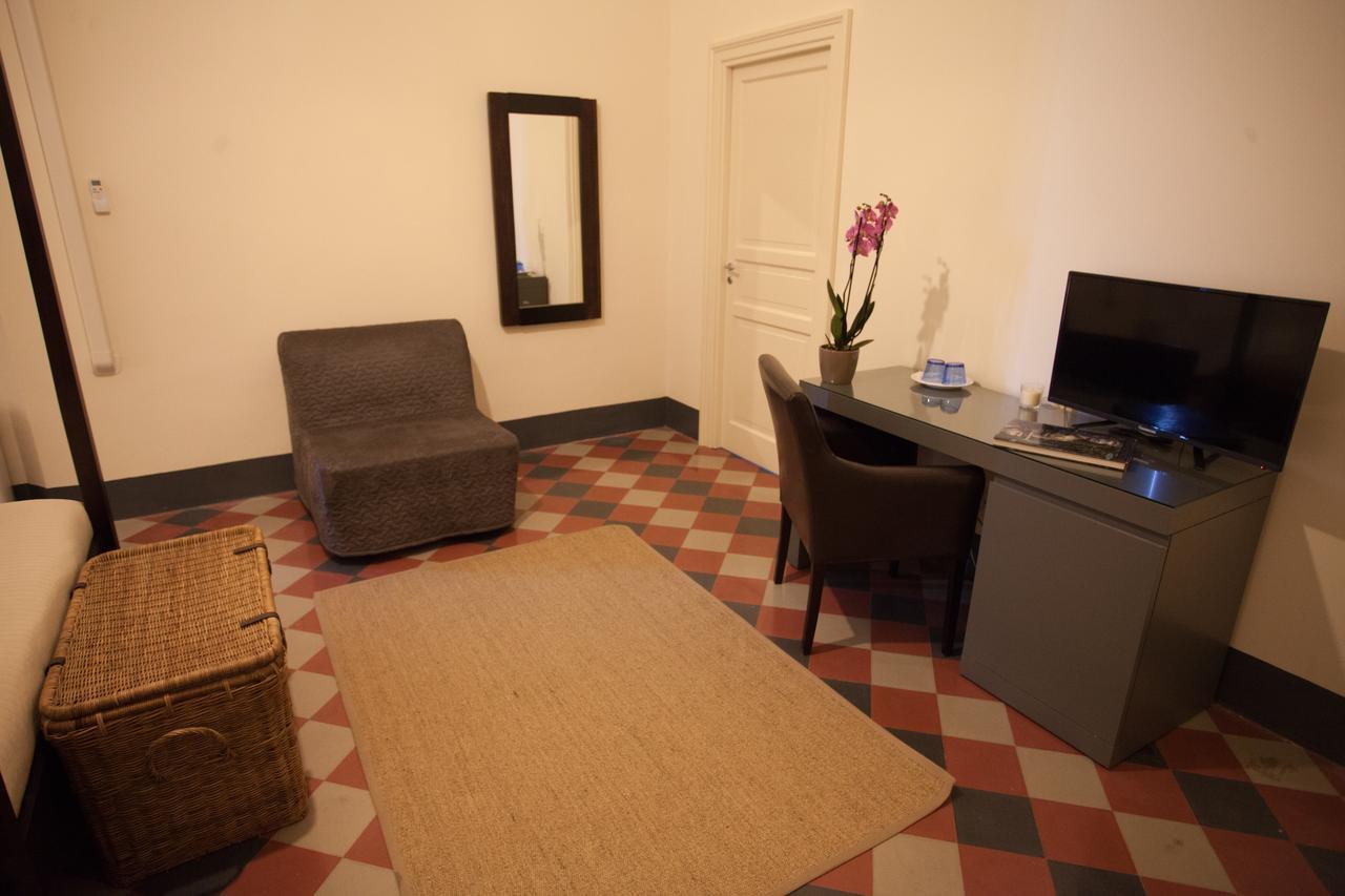 Le Stanze Del Capotreno Bed & Breakfast Bagheria Bagian luar foto