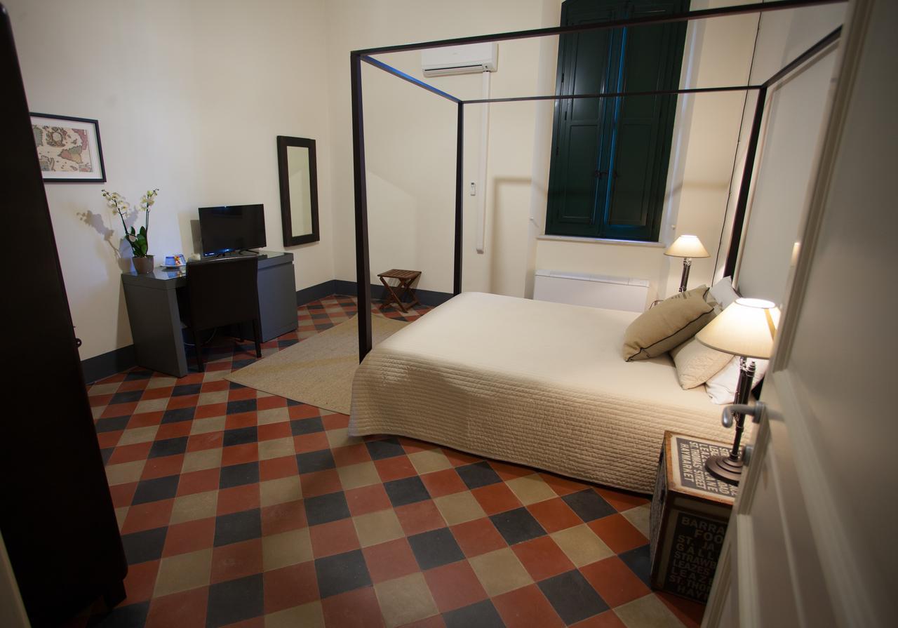 Le Stanze Del Capotreno Bed & Breakfast Bagheria Bagian luar foto