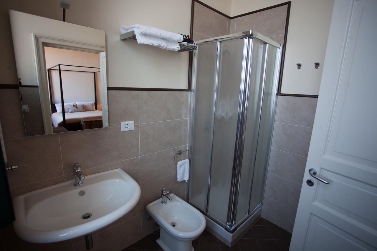 Le Stanze Del Capotreno Bed & Breakfast Bagheria Bagian luar foto