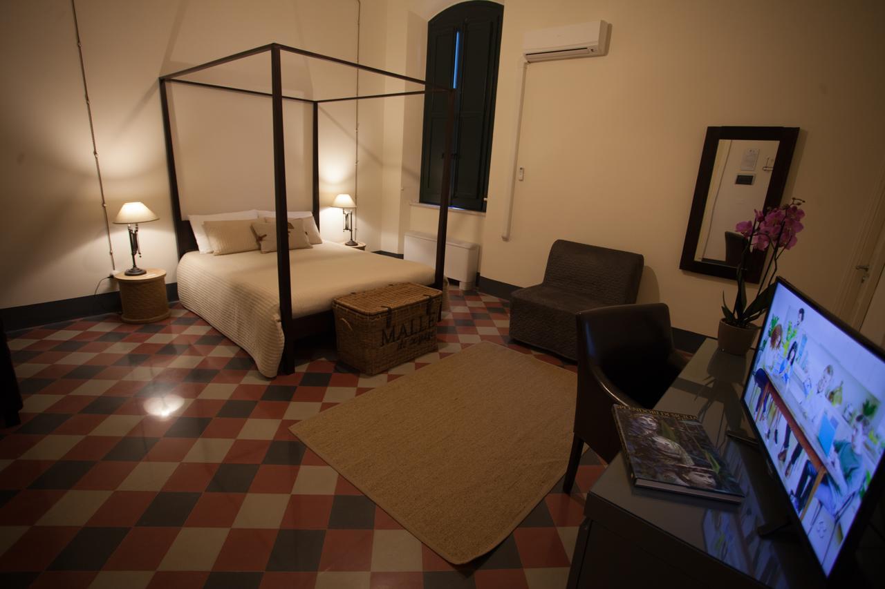 Le Stanze Del Capotreno Bed & Breakfast Bagheria Bagian luar foto