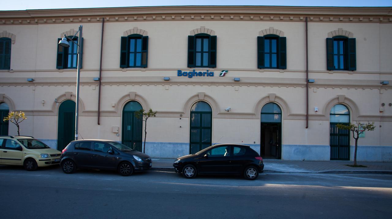 Le Stanze Del Capotreno Bed & Breakfast Bagheria Bagian luar foto