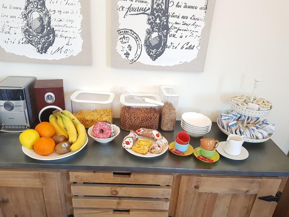 Le Stanze Del Capotreno Bed & Breakfast Bagheria Bagian luar foto